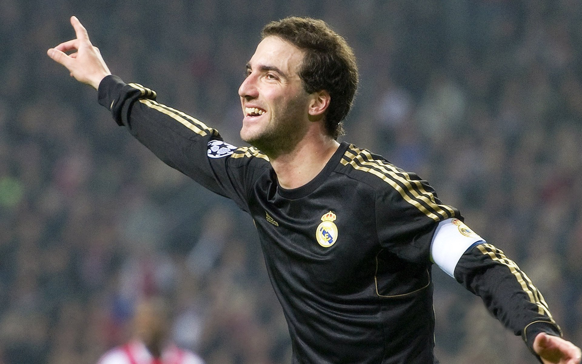 中国九游体育-法甲胜利，球迷反应热烈，法甲足球